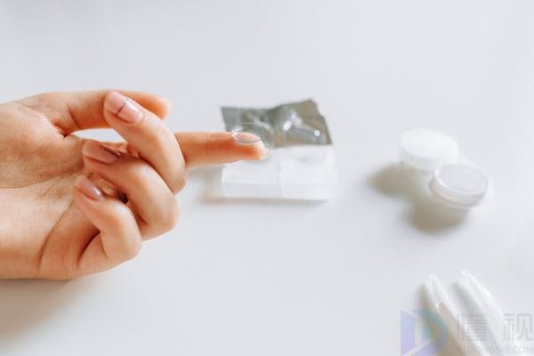 隐形眼镜的沉淀物是什么(隐形眼镜的沉淀物是什么部位)