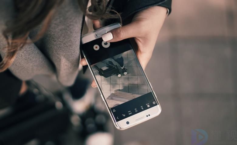 发自拍照的温柔文案