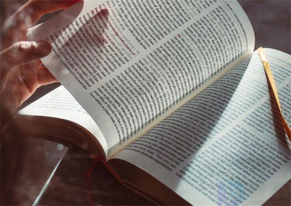 深夜走心情感语录(深夜走心情感语录短句)