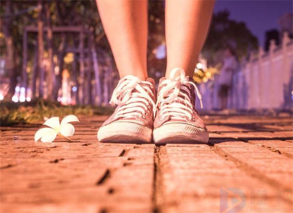 2023晚上散步朋友圈文案(关于晚上散步的朋友圈)