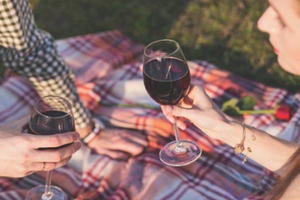 去野餐发朋友圈的小句子(去野餐的心情)