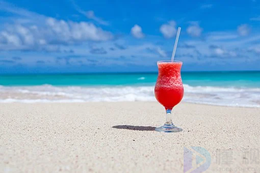 夏天喝饮料发朋友圈的句子搞笑