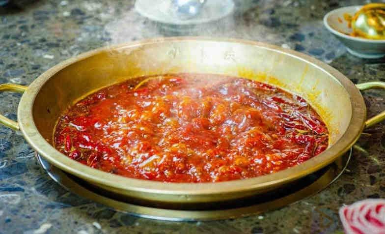 火锅店吸引顾客朋友圈文案(火锅店吸引客人的美食句子)