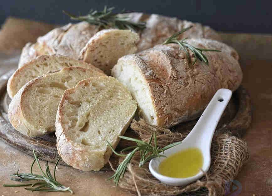 适合做面包发朋友圈的文案(做面包怎么发朋友圈)