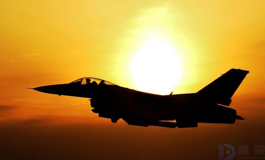 坐飞机文案短句2023最新(坐飞机时的文案)