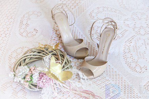 高跟鞋怎么搭配好看(高跟鞋要怎么搭配)