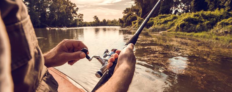 四月份钓鱼什么时间段最好什么位置最好(四月份什么时间钓鱼好?)