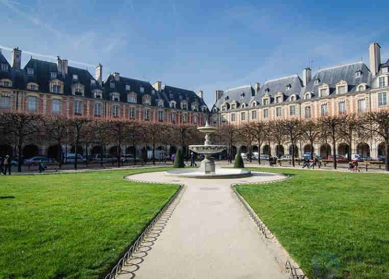 青岛十大著名的广场(青岛十大著名的广场有哪些)