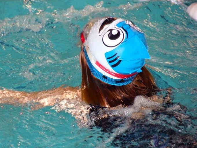 买泳帽什么牌子好(泳帽品牌性价比最高)