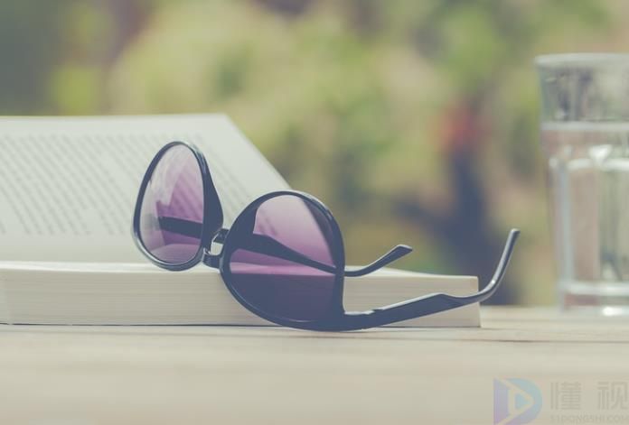 买女士太阳镜什么牌子好(买女士太阳镜什么牌子好点)