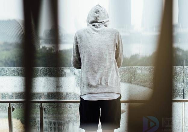 买情侣卫衣什么牌子好(买情侣卫衣什么牌子好穿)