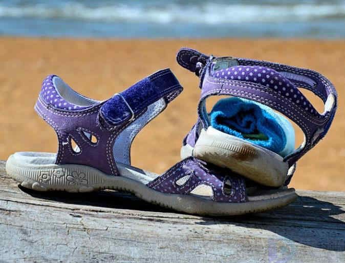 买儿童凉鞋什么牌子好(买儿童凉鞋什么牌子好一点)