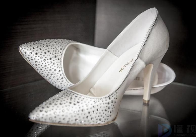 买时尚女鞋什么牌子好(时尚品牌女鞋有哪些)