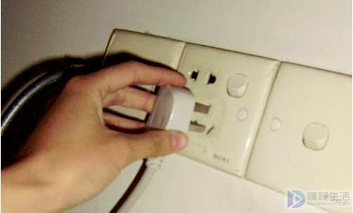 奥克斯空调有臭味(奥克斯空调有臭味怎么回事)