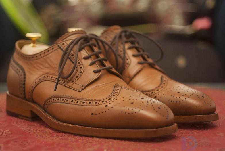 买商务皮鞋什么牌子好(买商务皮鞋什么牌子好看)