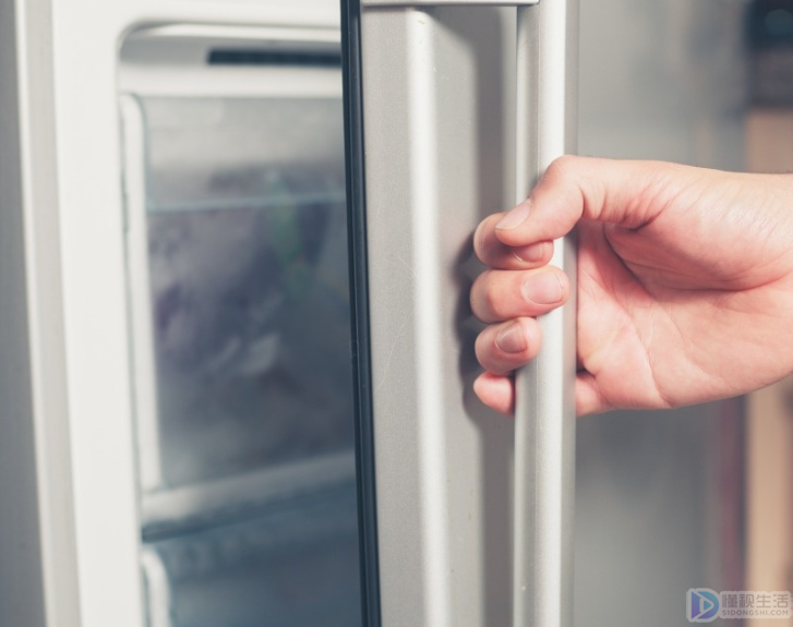 冰箱显示报警怎么回事(冰箱显示报警怎么回事儿)