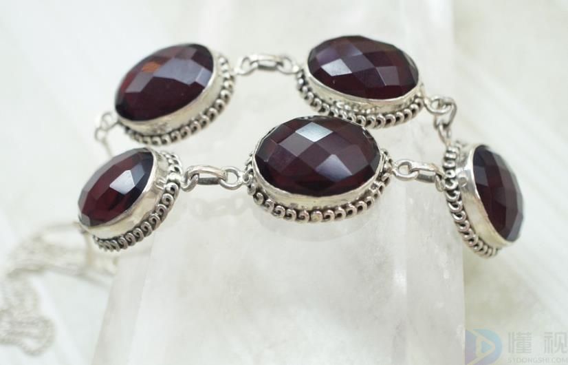 十大热门石榴石项链排行榜(石榴石项链坠的价值)