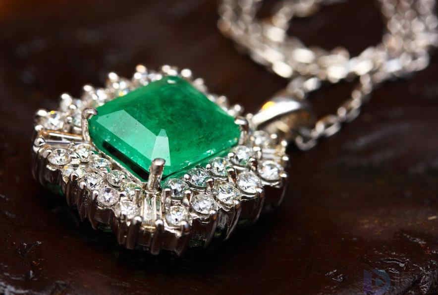 油青翡翠什么意思