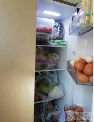 美的冰箱冷藏室有水(美的冰箱冷藏室有水怎么办)
