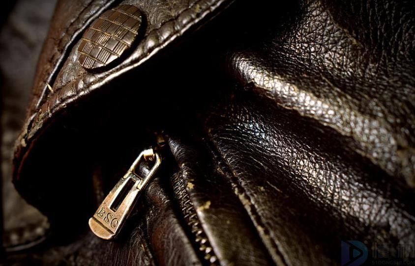 怎么鉴别男装真皮皮衣(怎么验皮衣是真皮)