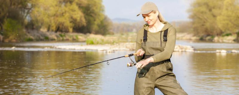 春天钓鱼用几米鱼竿用多大的鱼钩(春天野钓用多大的鱼钩)