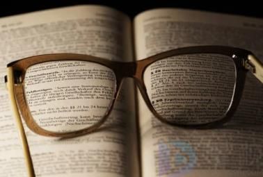 雨巷为诗人赢得了什么的桂冠(雨巷获得了什么雅号)