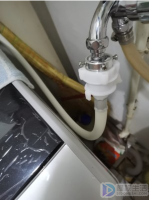 洗衣机接水管与水龙头接口怎么接