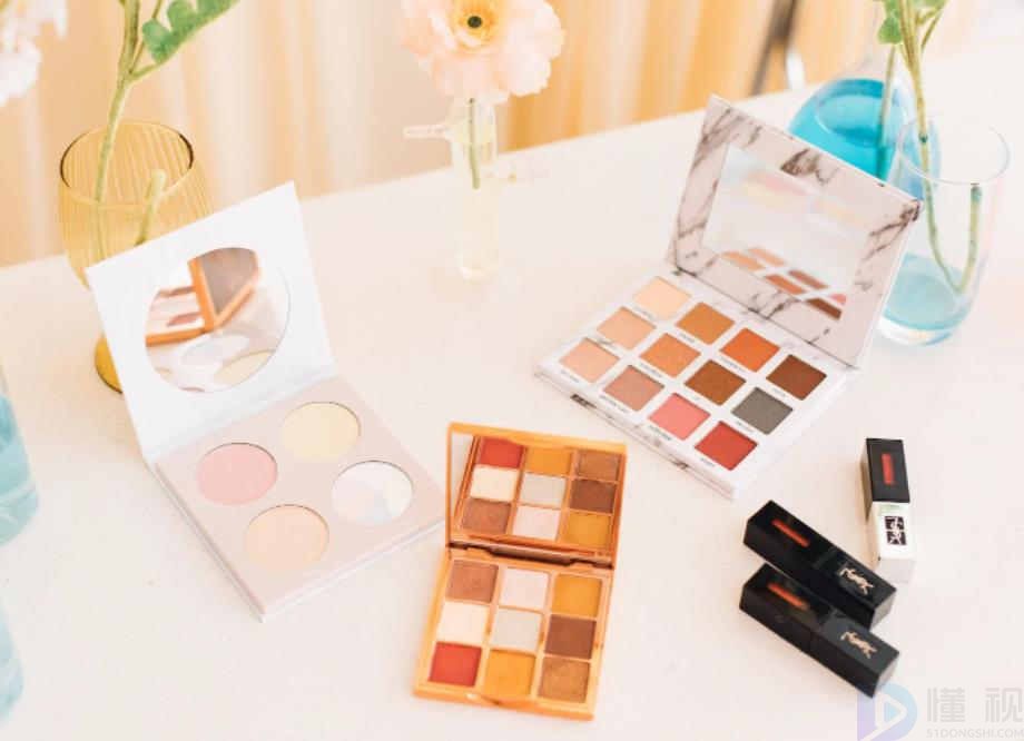 裸妆眼影的画法步骤图