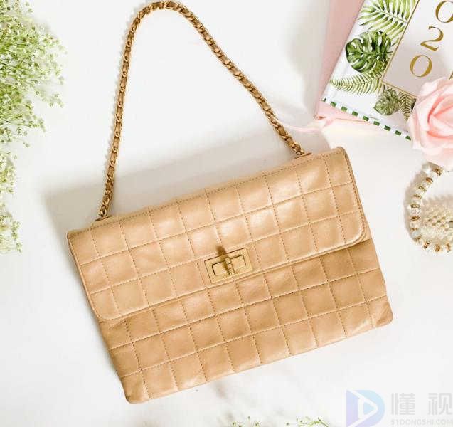 精选10款50岁手提包品牌产品(精选10款50岁手提包品牌产品有哪些)