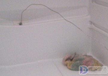 冰箱排水孔怎么疏通啊图片