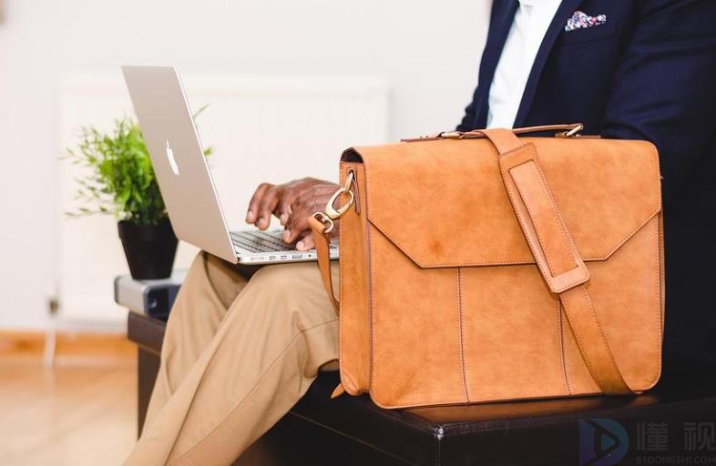 精选10款休闲手提包品牌产品(休闲手提包女)