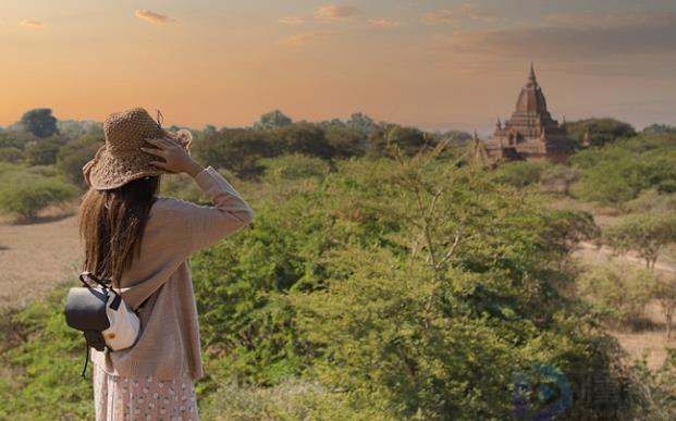 闪电潮牌衣服偏大吗(闪电潮牌适合什么人穿)