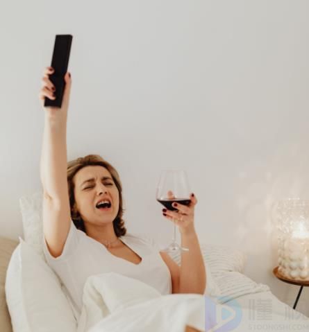 空调遥控器显示关但空调还在运行怎么办(空调遥控器显示关但空调还在运行怎么办呢)