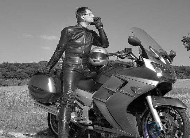 翻领皮衣的优点(翻领皮衣搭配什么好看?)