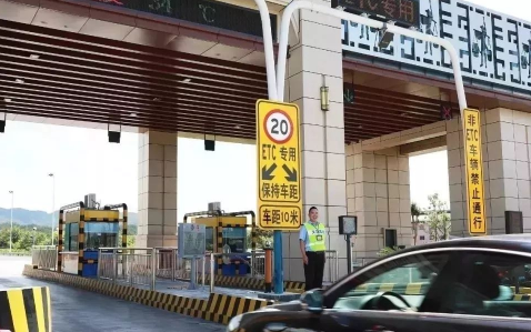 etc卡里没钱为什么还能通过ETC绑的卡里没钱从哪里扣费(etc卡没有钱了怎么办)