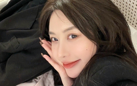 聊天喜欢每句话后带个表情的男人