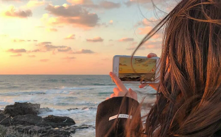 女生第一次出血需要垫卫生巾吗女生第一次流血会流多久(在外出血急救中肘关节磕破流血应采用什么包扎法)