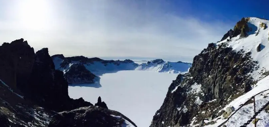 2024年春节去长白山费用高吗春节去长白山旅游需要花费多少钱(去长白山的最佳时间是几月份)