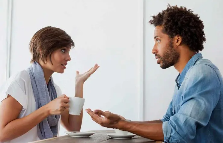 女朋友生气了怎么哄女朋友生气了应该哄一下吗(女朋友生气了怎样哄女朋友)