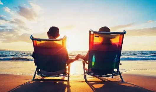 晒太阳穿着衣服晒行吗