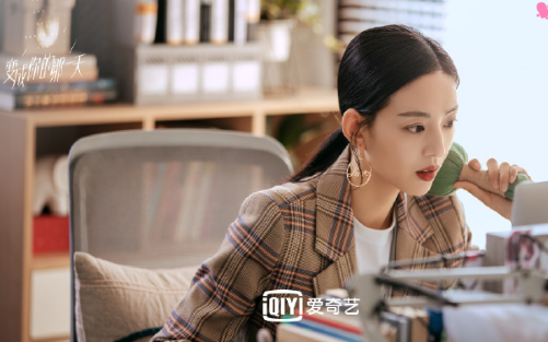 变成你的那一天佟婳裴伽树在谈恋爱吗变成你的那一天佟婳感情线和谁在一起了(变成那个她)