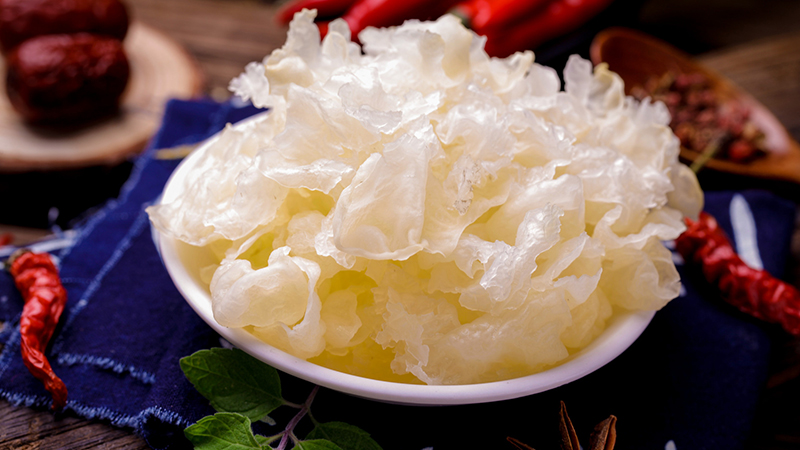 处暑吃什么1、银耳(处暑养生食谱银耳)