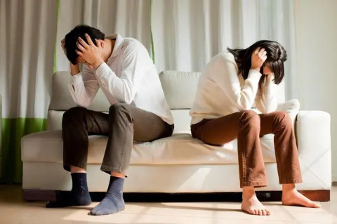 夫妻一方欠下的赌债属于共同债务吗夫妻一方的赌债需另一方承担吗(婚后一方赌博欠款属于共同债务吗)