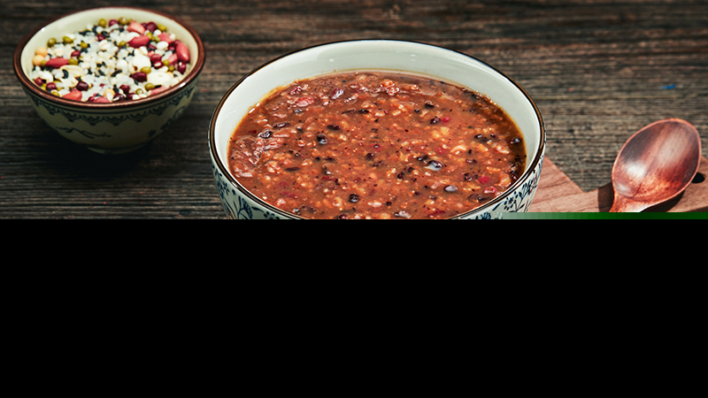 腊八节吃什么1、腊八粥(腊八节传统节日吃什么饭)