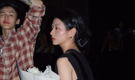 女朋友总是不理我还继续吗女朋友总是不理我怎么办(女朋友经常不理我 是不是不爱)