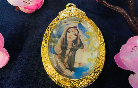 女人带泰九尾狐佛牌的变化