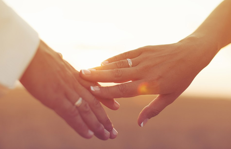 见第二次面就牵手的男人