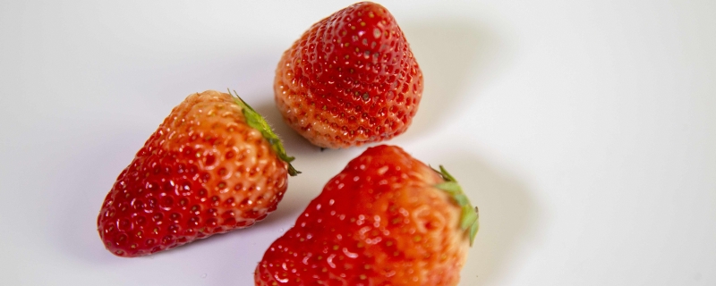 草莓怎么清洗比较干净怎样挑草莓(草莓怎么才能清洗干净)