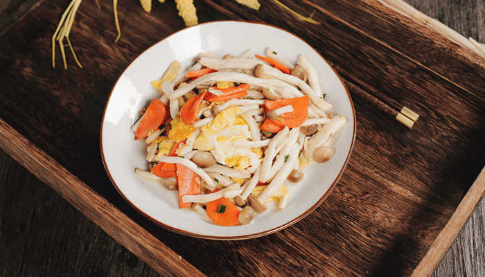 胡萝卜能和西兰花炒吗