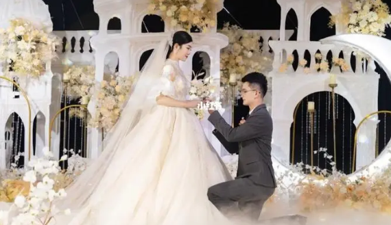 2023年农历八月哪天是结婚吉祥日